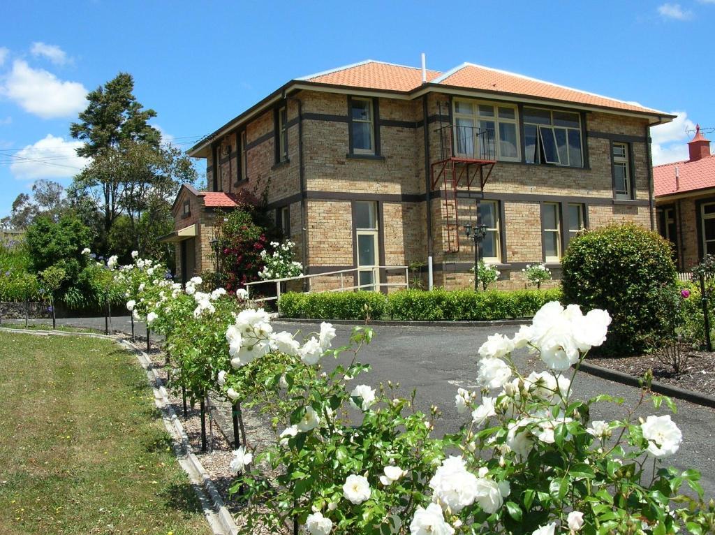 Manor Views Nz Hotel Huntly Exterior photo