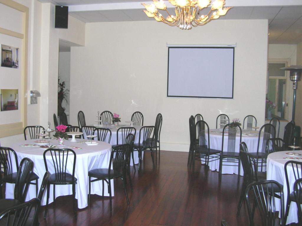 Manor Views Nz Hotel Huntly Room photo