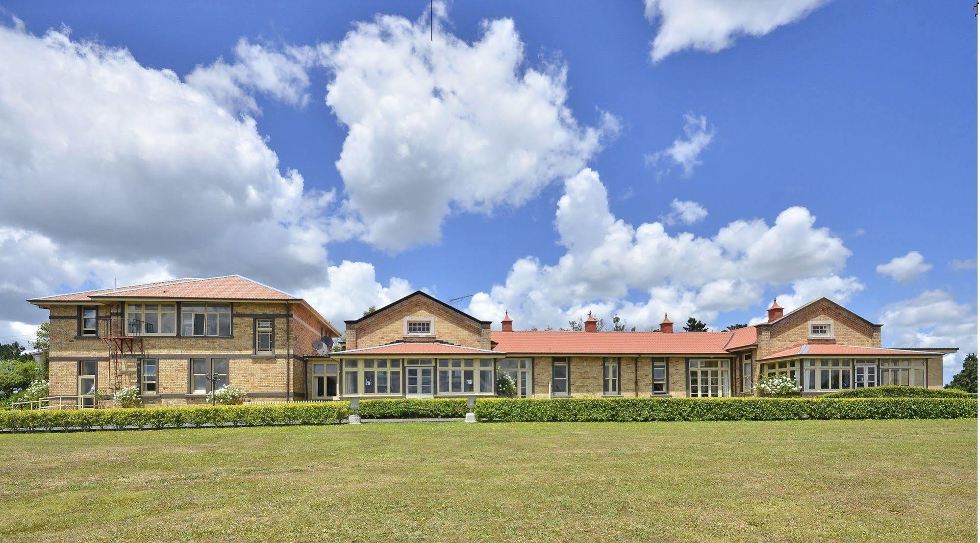 Manor Views Nz Hotel Huntly Exterior photo