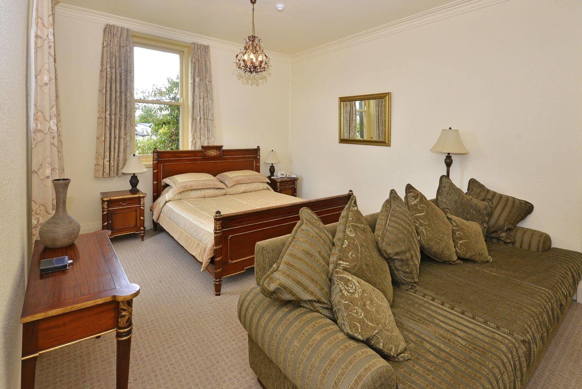 Manor Views Nz Hotel Huntly Exterior photo