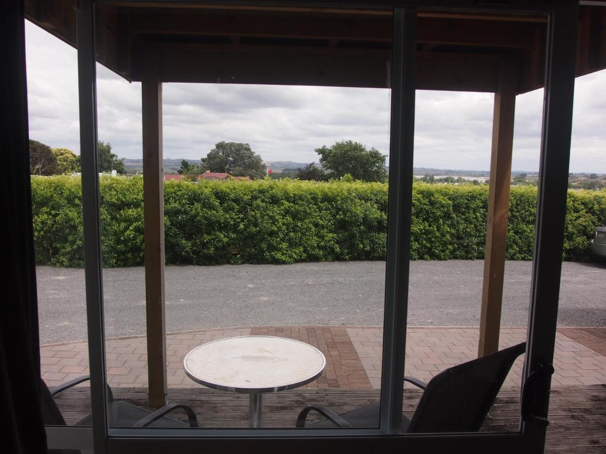 Manor Views Nz Hotel Huntly Exterior photo